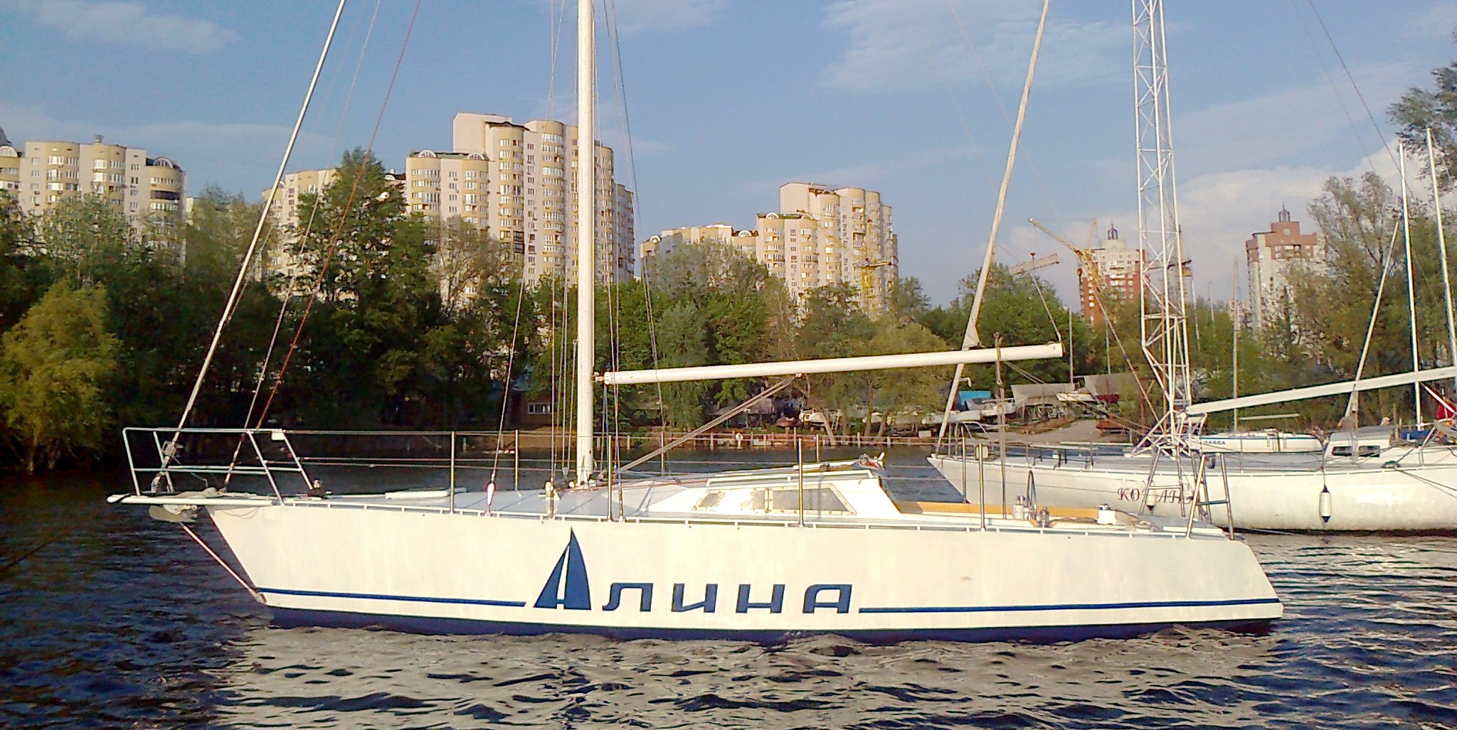 Аренда парусной яхты Алина в Киеве